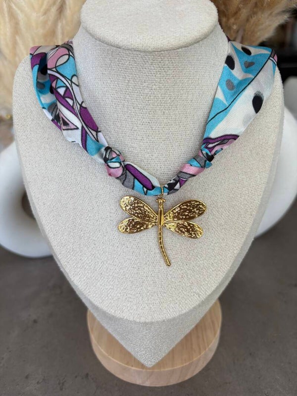 Collier foulard libellule