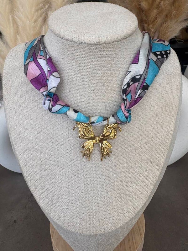 Collier foulard  papillon