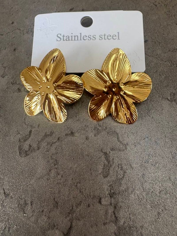 Boucles d’oreilles fleurs doré