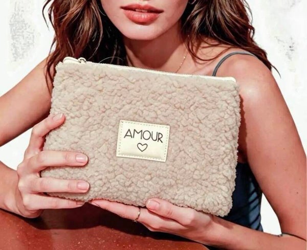 Trousse Amour en bouclette beige