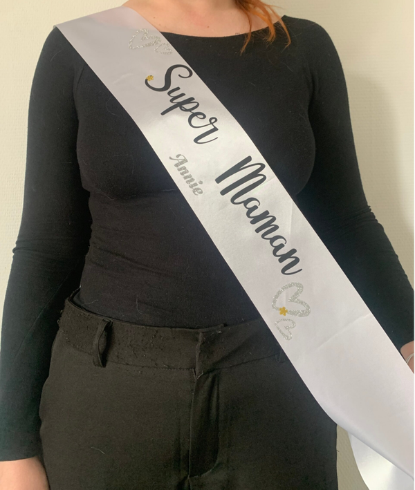 Écharpe personnalisée Super Maman 💖 – Avec prénom au choix | 4 coloris disponibles 🌸💙🤍