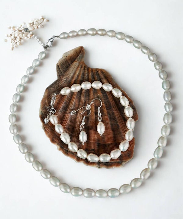 Zestaw biżuterii z białych, naturalnych pereł słodkowodnych o owalnym kształcie, 6-7mm