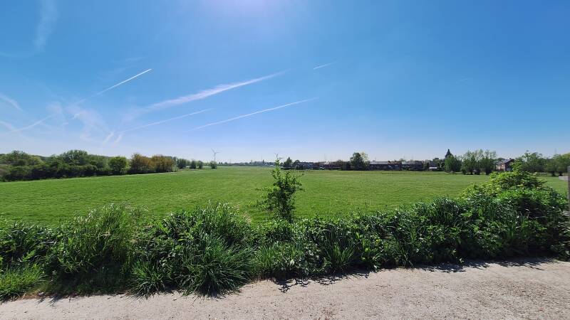 Wandelen langs Capucienenbrug in Schelle