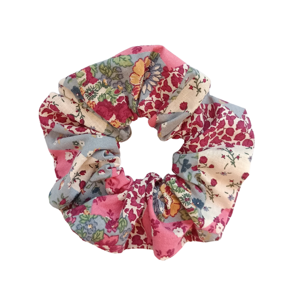 Scrunchie roze met paarse bloemen, wit en grijsblauw
