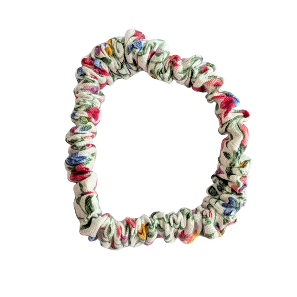 Mini scrunchie wit met bloementjes