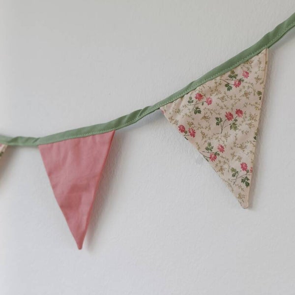 Vlaggenlijn mini 1,5 meter lente bloemen roze en wit