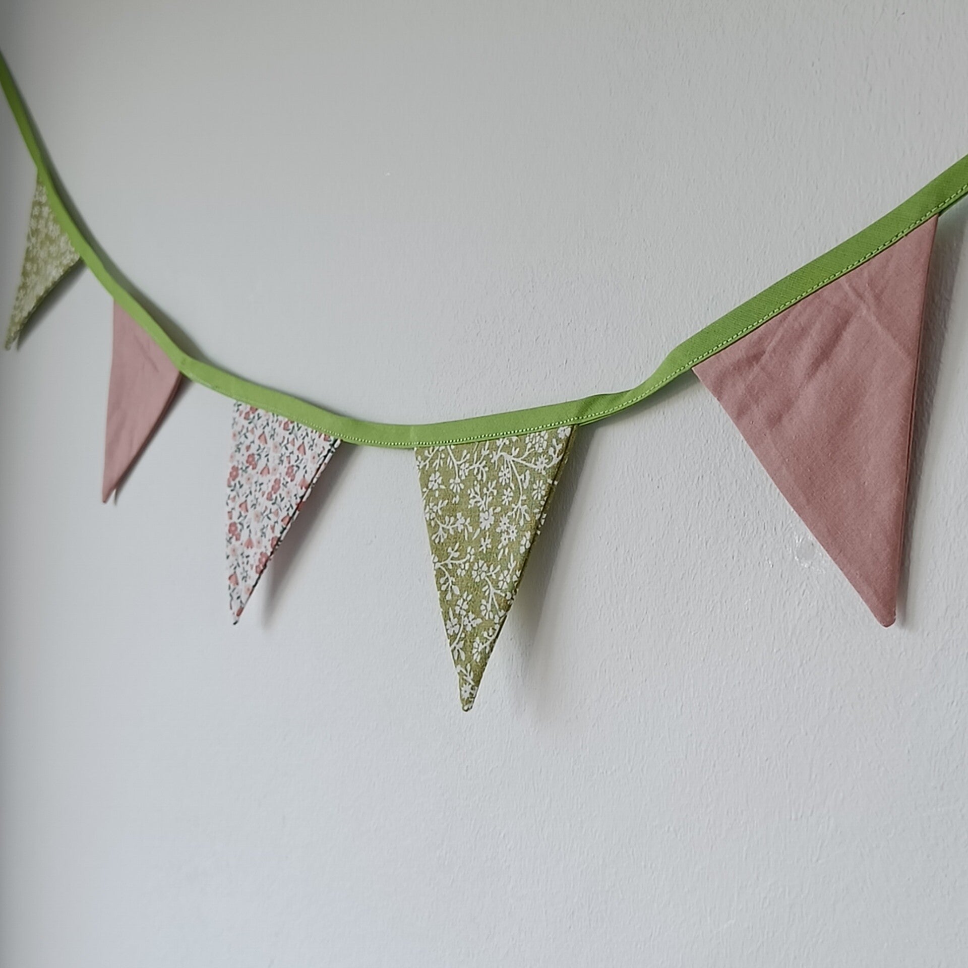 Vlaggenlijn mini 1,5 meter lente bloemen groen wit roze