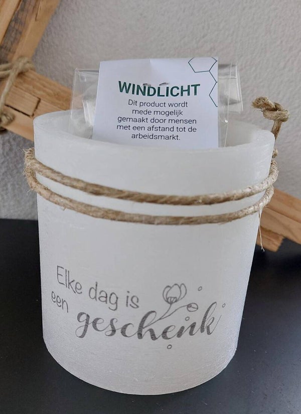 15586 - Windlicht S - Elke dag is een geschenk