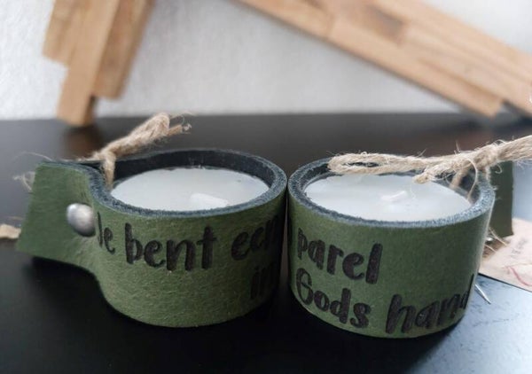 7002301 - Leren waxinelichtjeshouder Groen - Je bent een parel in Gods hand