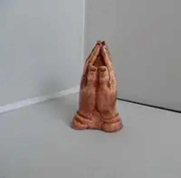 1211742 - Beeld gevouwen handen Bruin