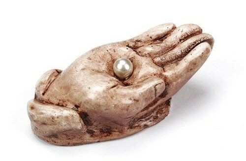 1211987B - Beeld - Parel in Gods hand