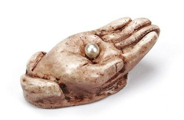 1211987B - Beeld - Parel in Gods hand