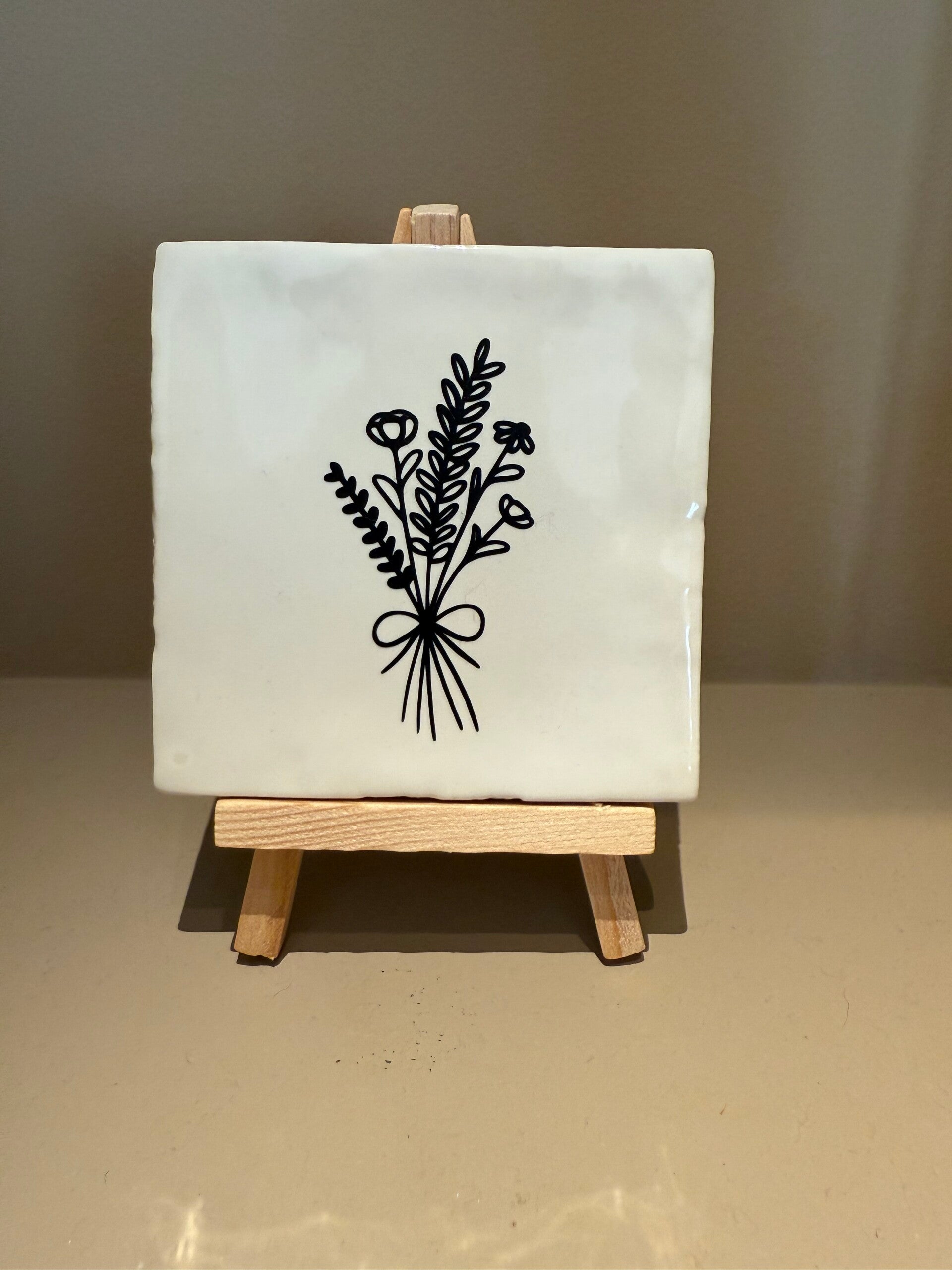 Tegel met afbeelding bloemen - wit