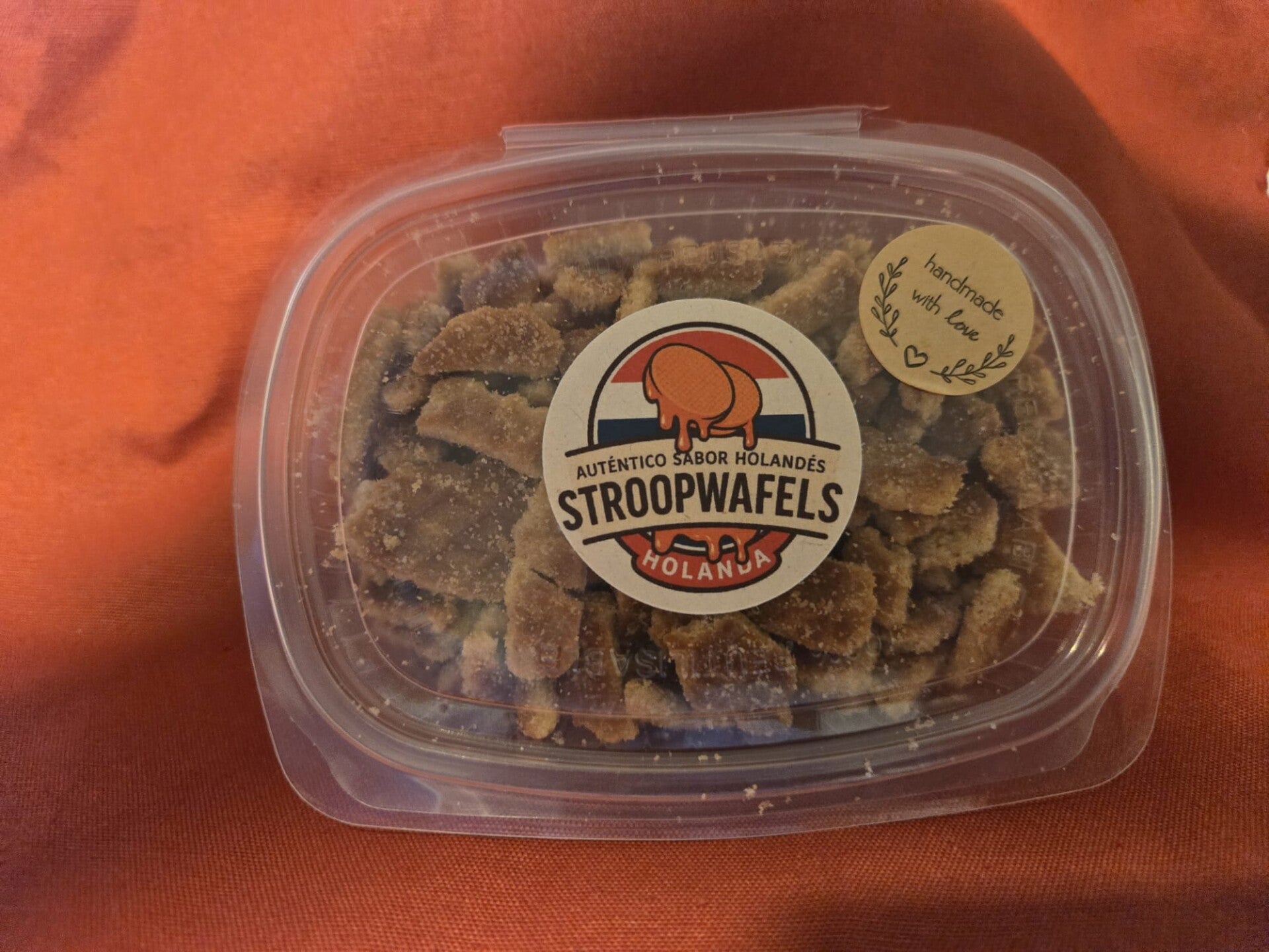 Trozos de stroopwafel, listos para disfrutar.