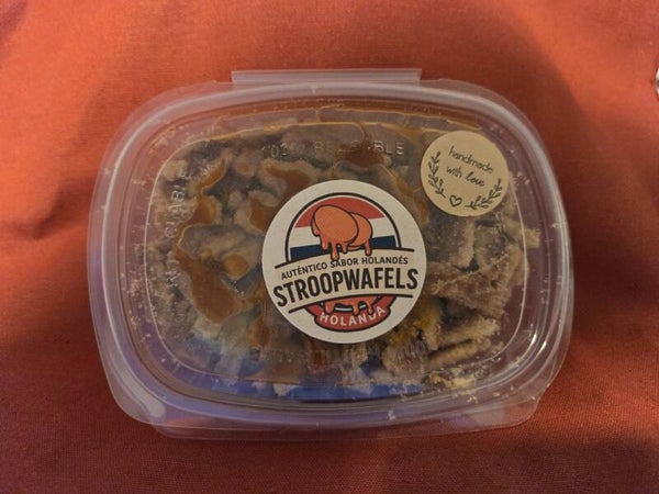 Trozos de stroopwafel bañados en extra caramelo.