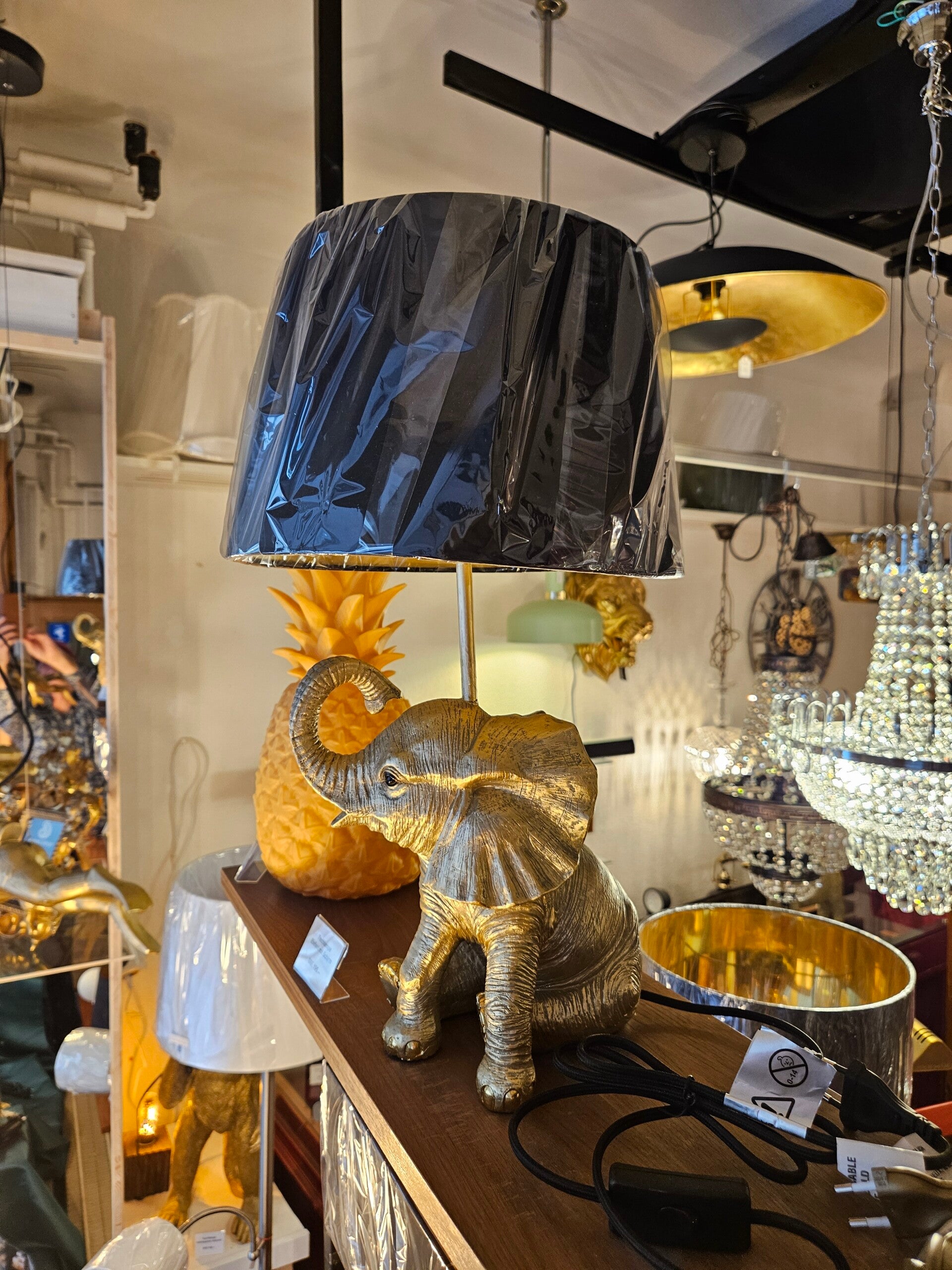 Elefant -gold- Tischlampe