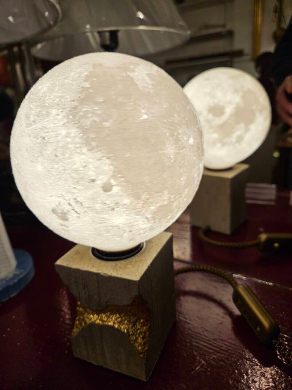LED-Mondlampe