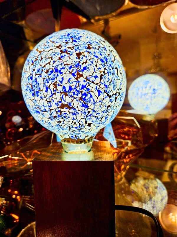 Leuchte im Glassplitterdesign