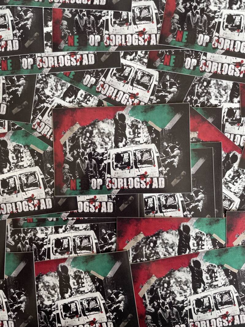 NEC op oorlogspad stickers