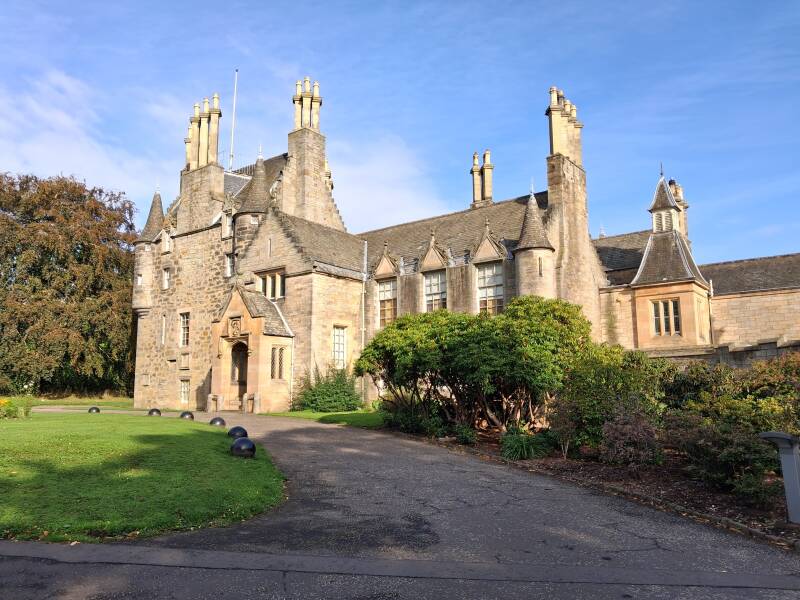 Lauriston castle met schoorstenen zoals die in Engeland ook heel veel voorkomen