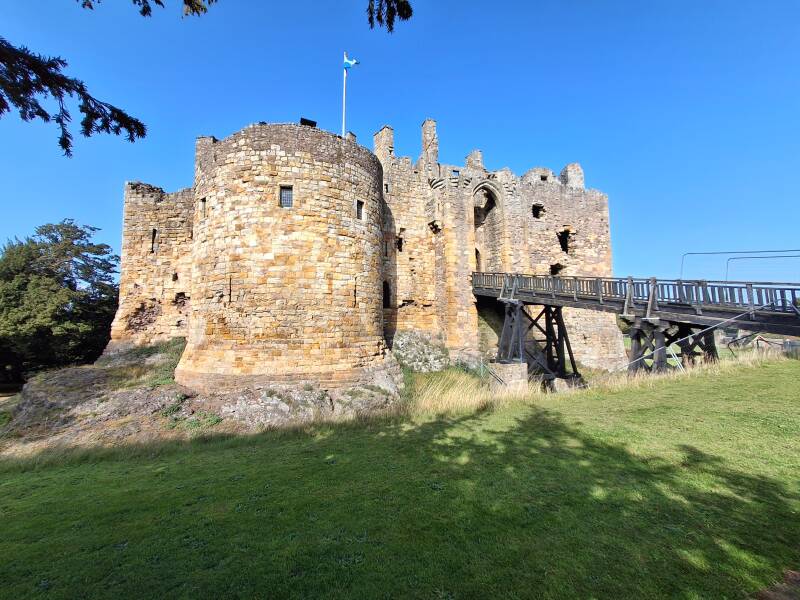 Dirleton castle is een mooie ruine met een mooie dovecote ook wel doocot genoemd