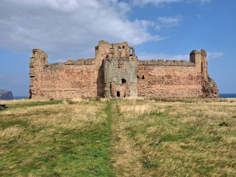 Tantallon castle rione, zo mooi aan zee gelegen met een enorme rots in zee