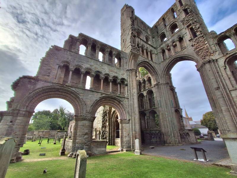 Kelso abbey is in het dorp en gratis toegankelijk