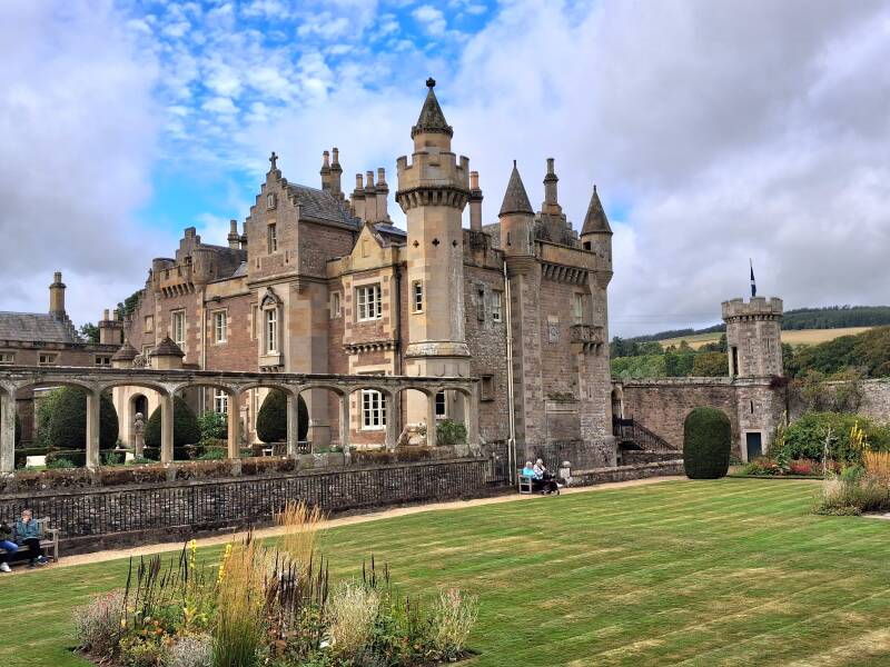 Abbotsford house, the house of Sir Walte Scot waar het graf in Dryburgh abbey gelegen is