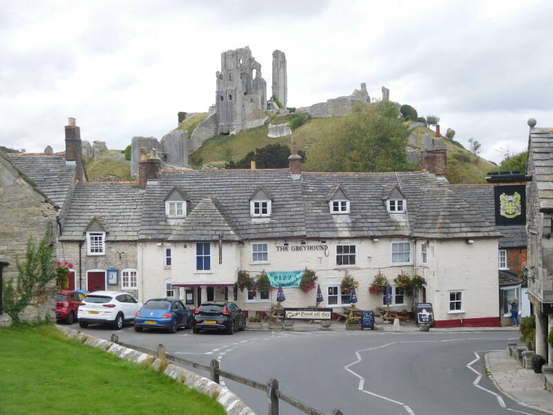 Corfe Castle, dorp en kasteel