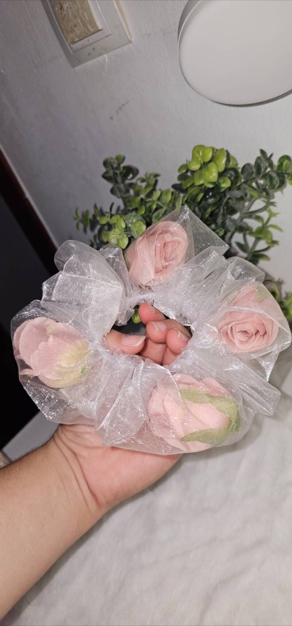 Scrunchie de rosas