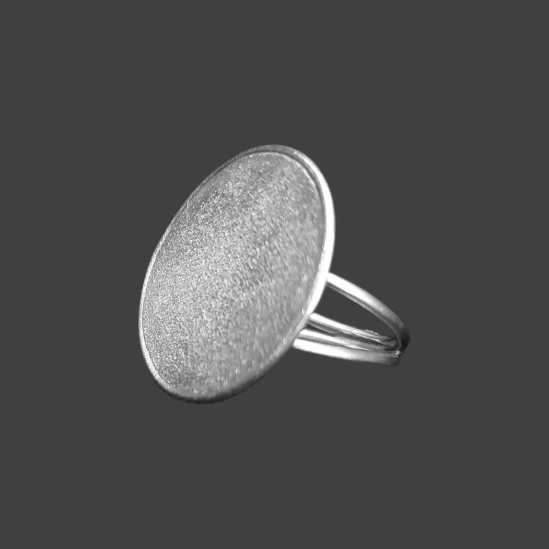 Zilveren gematteerde ring met glanzende rand