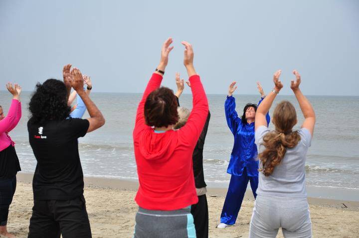 Gezelligsamen Yvonne Looren de Jong eenzaamheid  eenzaam  samensterk  alleen samen mentalegezondheid depressie verbinding pratenhelpt coaching gezelschap vriendschap maatjegezocht alleenstaand sociaal ongelukkig gezelschapsmaatje