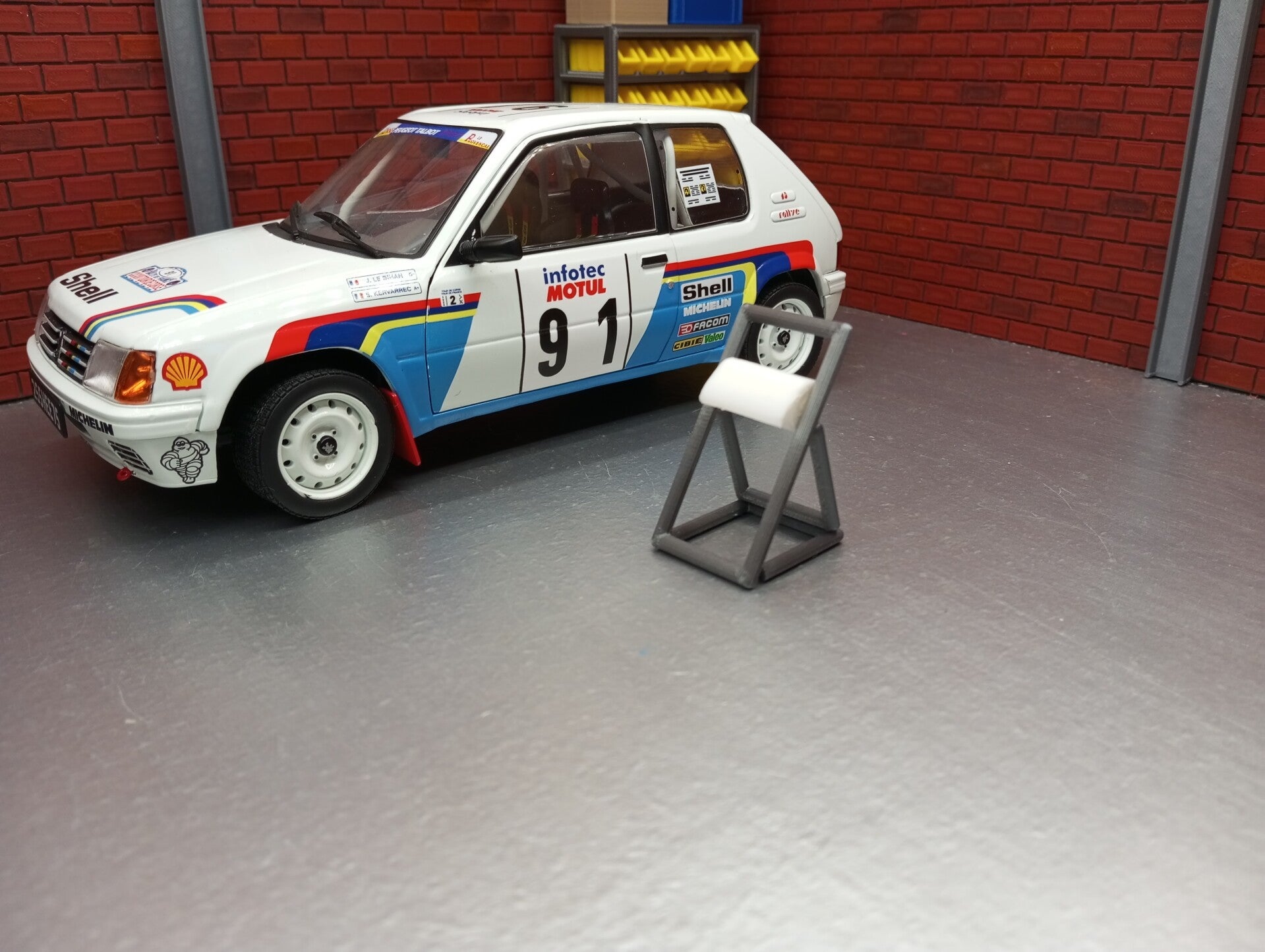 Derouleur essuie tout pour diorama 1/18.
