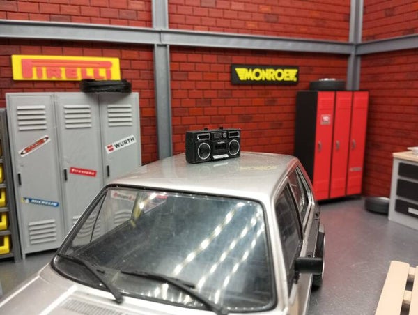 Radio hi-fi pour diorama 1/18.