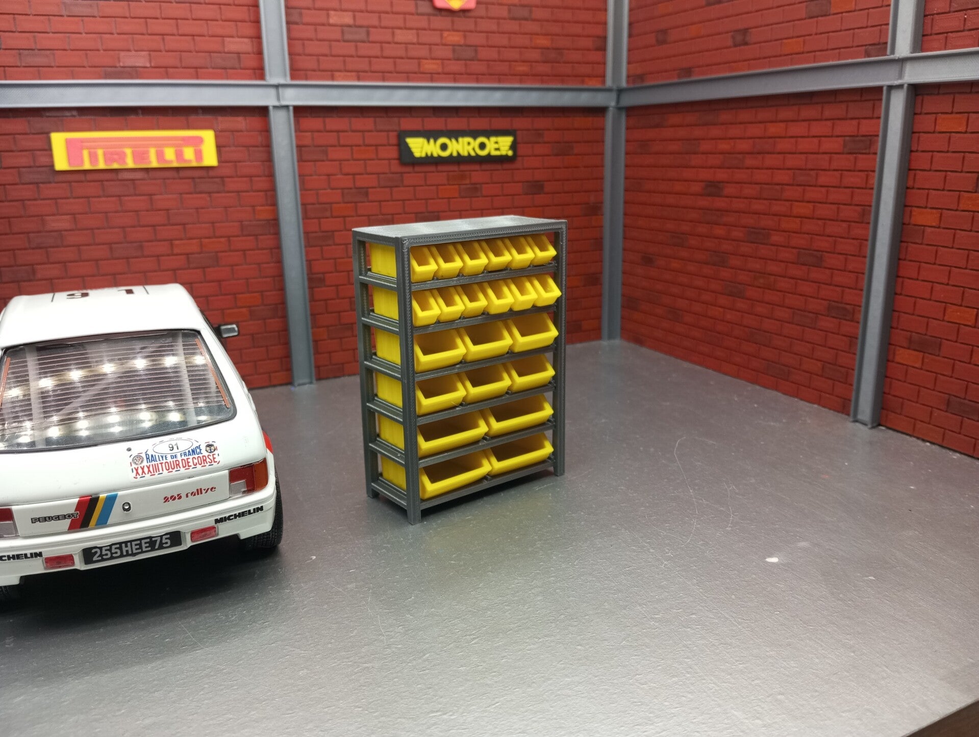 Etagere a bacs pour diorama 1/18 .