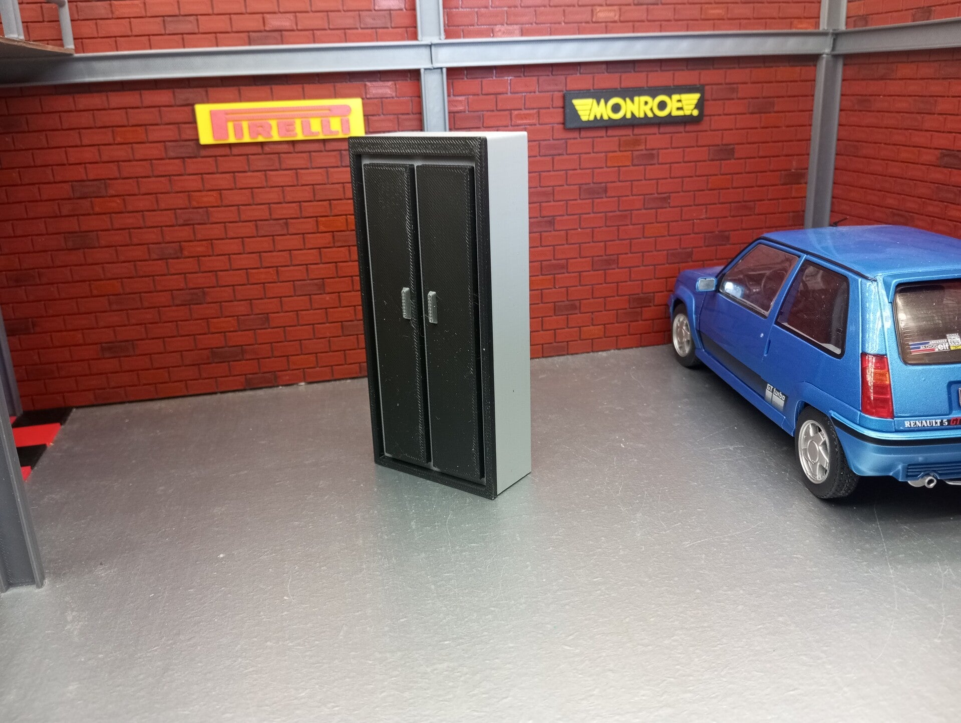 Armoire pour diorama 1/18.