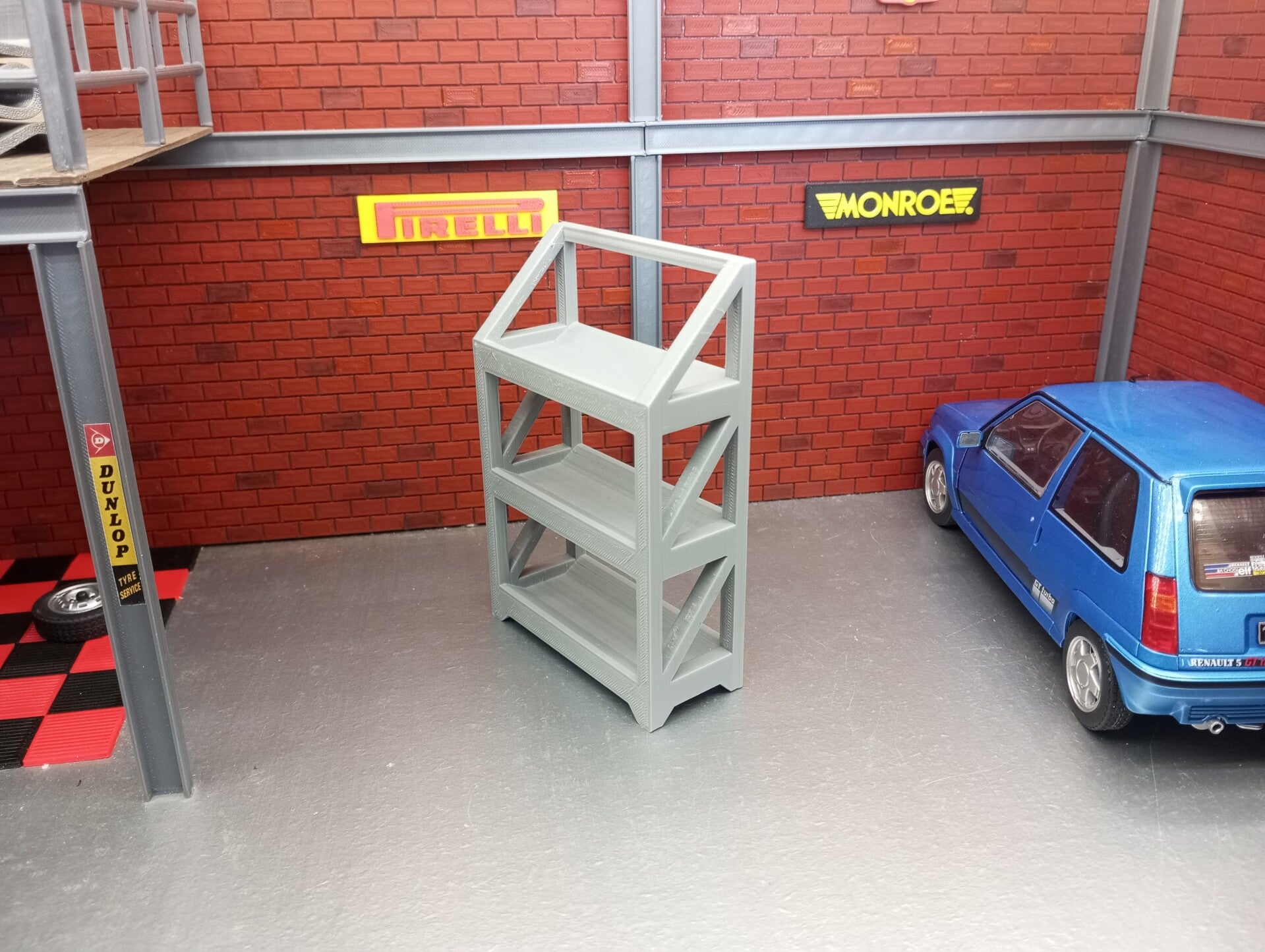 Etagere pour diorama 1/18 .