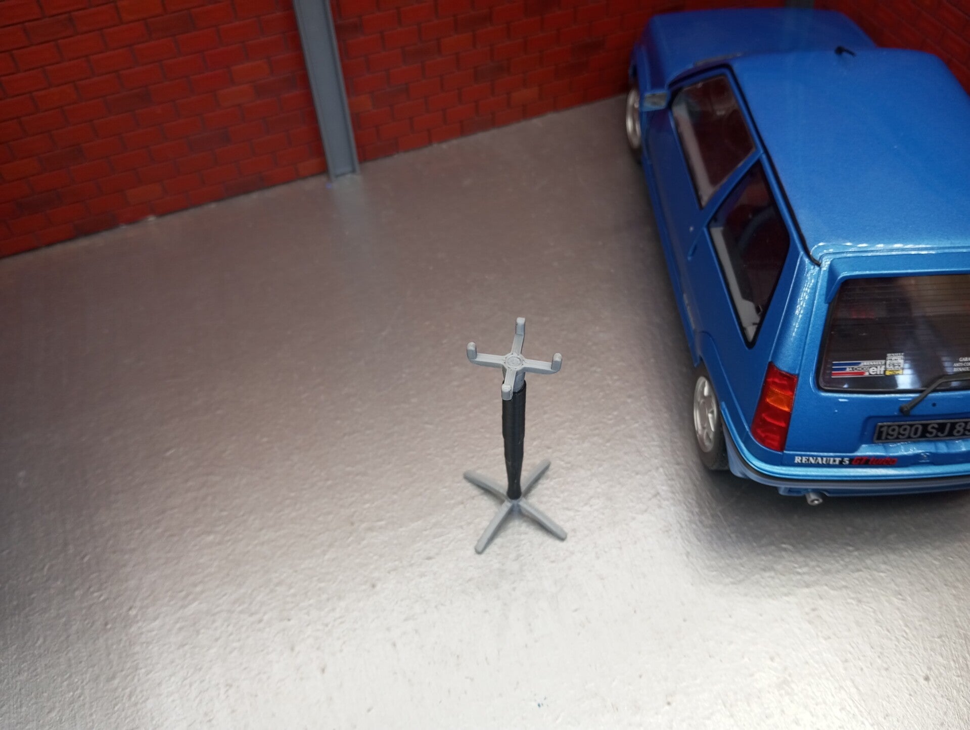 Cric de fosse pour diorama 1/18 .