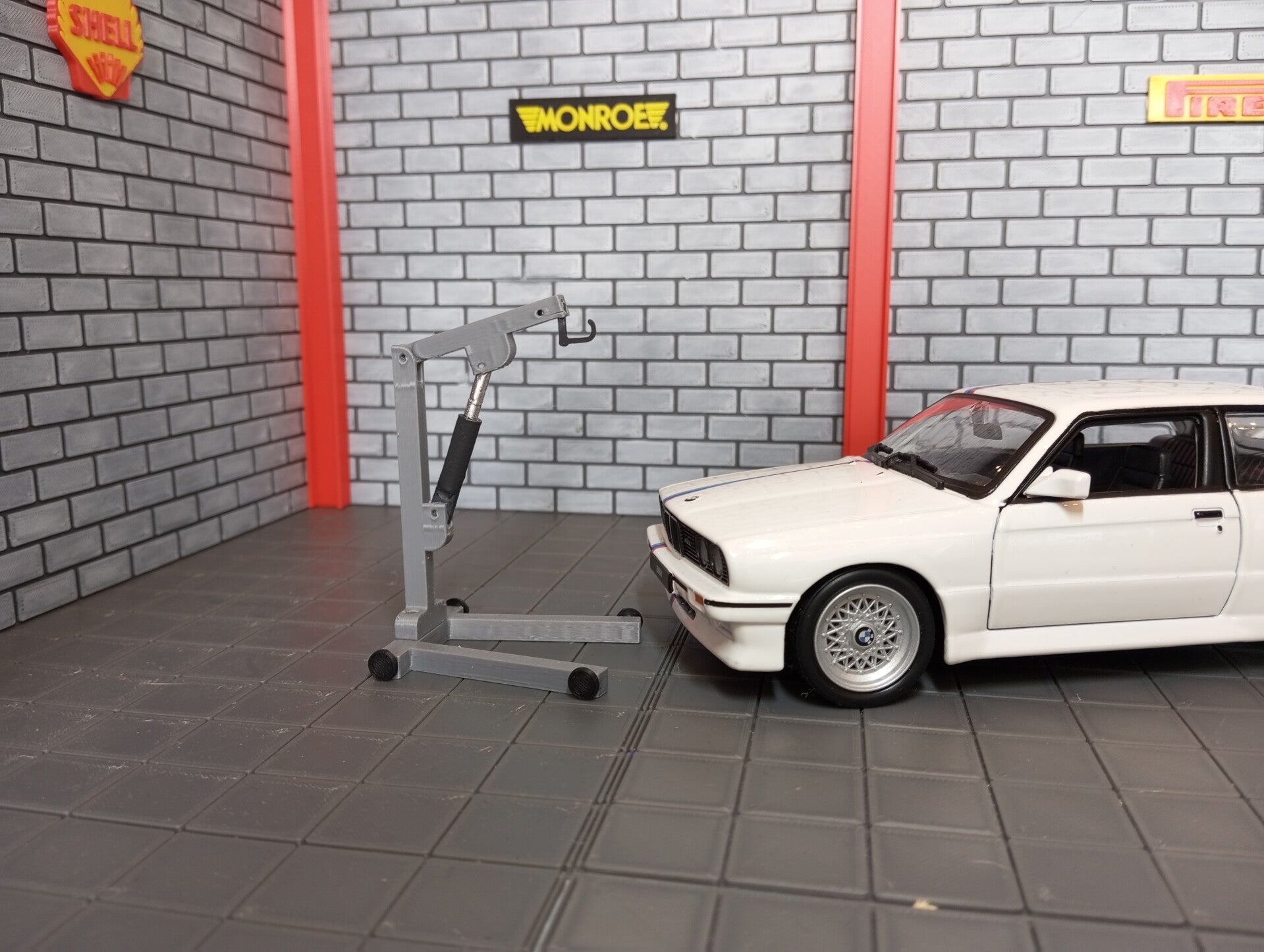 grue d'atelier pour diorama 1/24 .