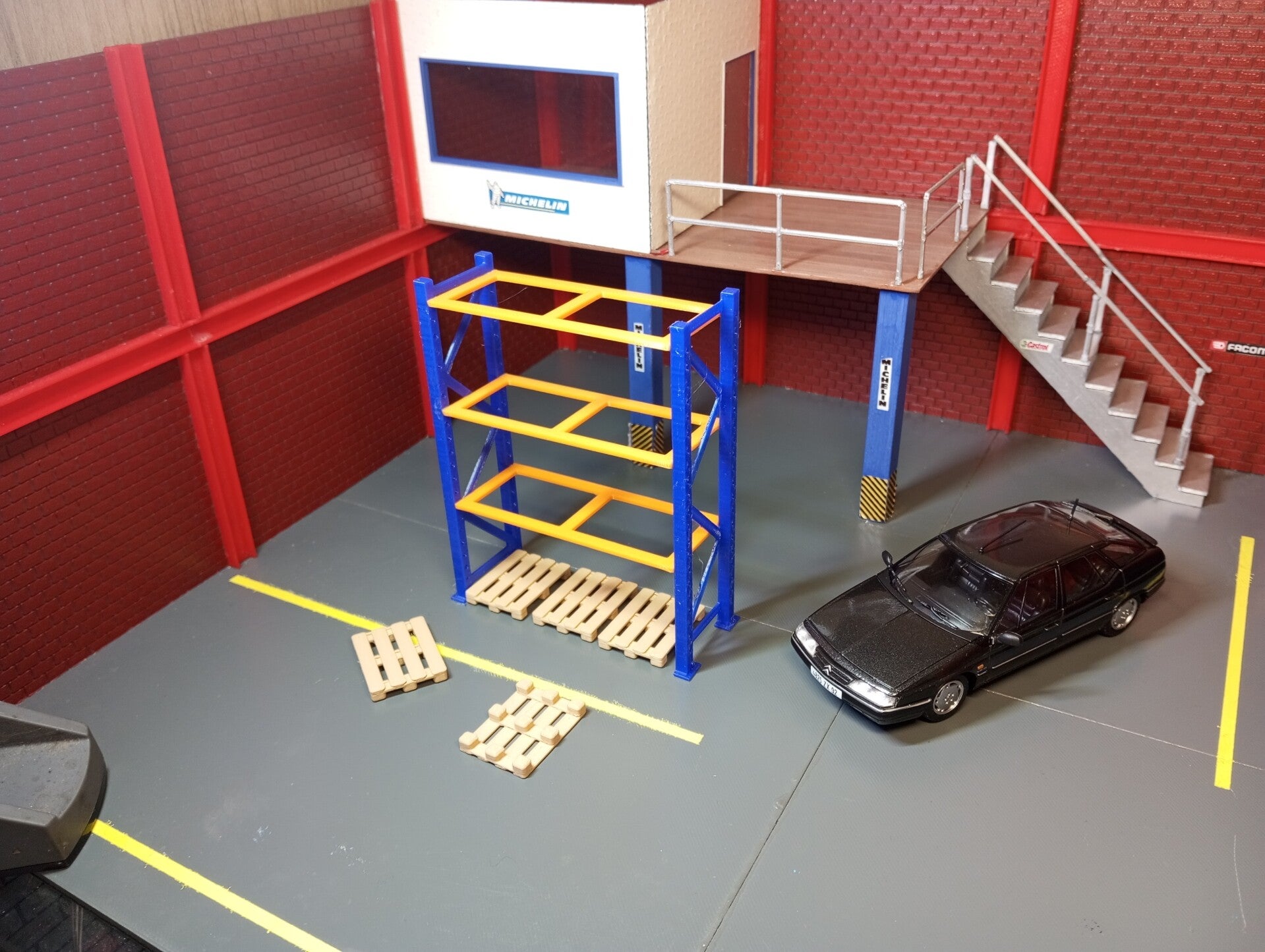 rack a palettes pour diorama 1/43 .