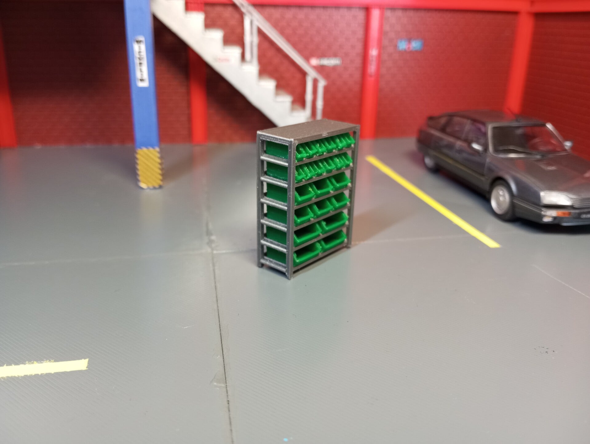etagere a bacs pour diorama 1/43 .