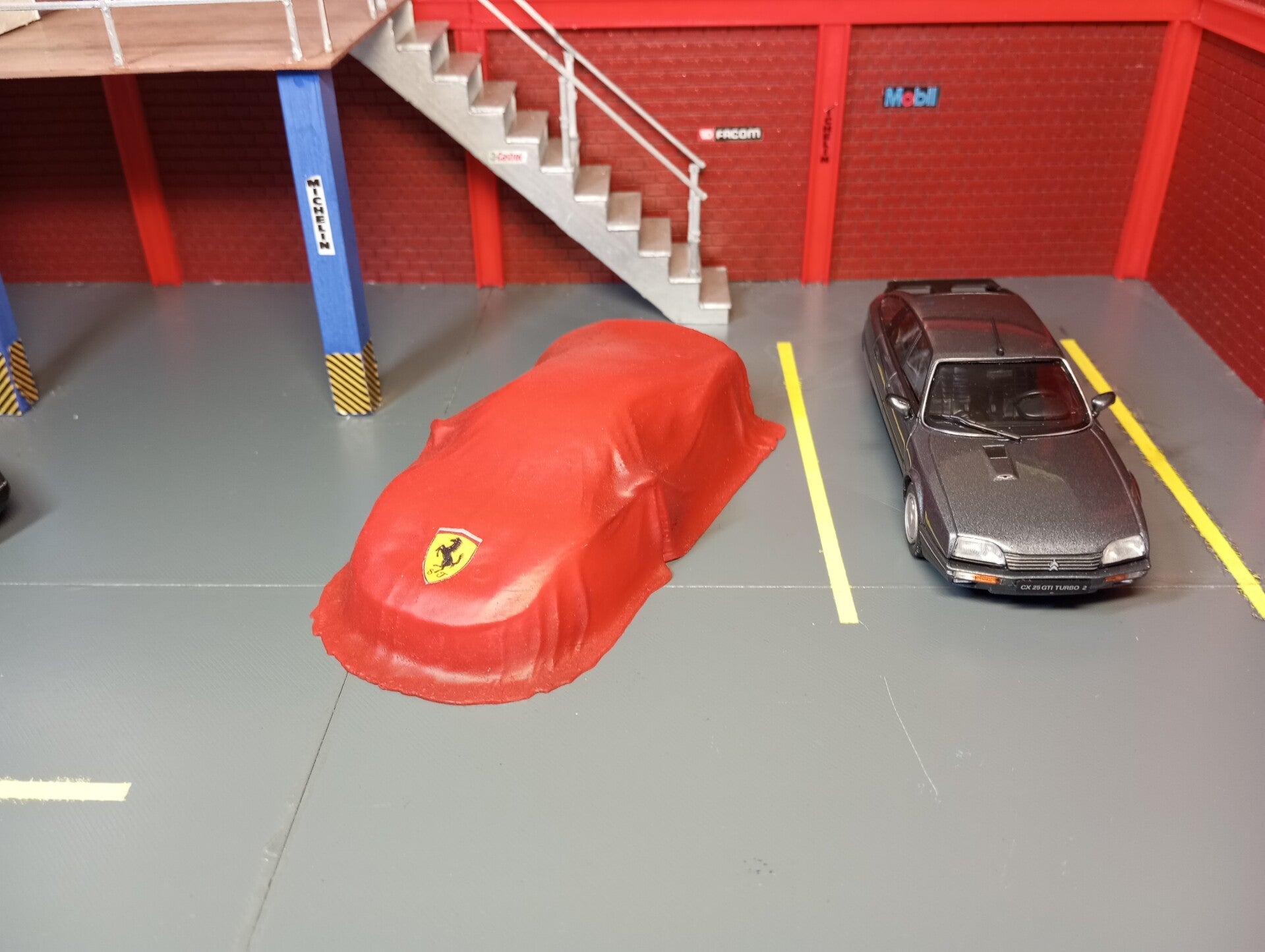 bache ferrari pour diorama 1/43 .