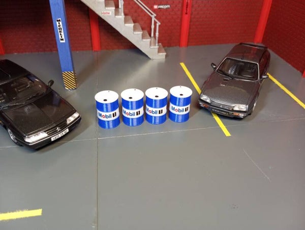 4 futs pour diorama 1/43 .