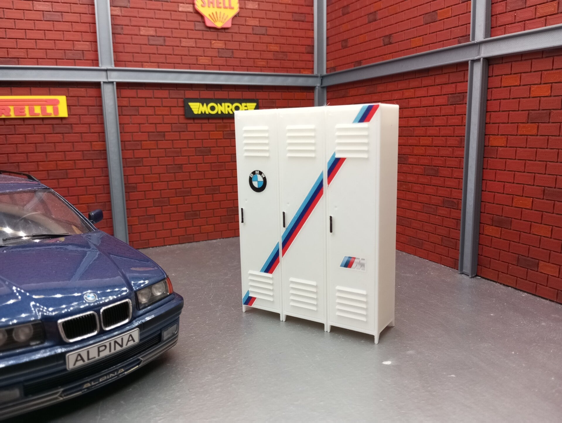 Vestiaire bmw pour diorama 1/18.