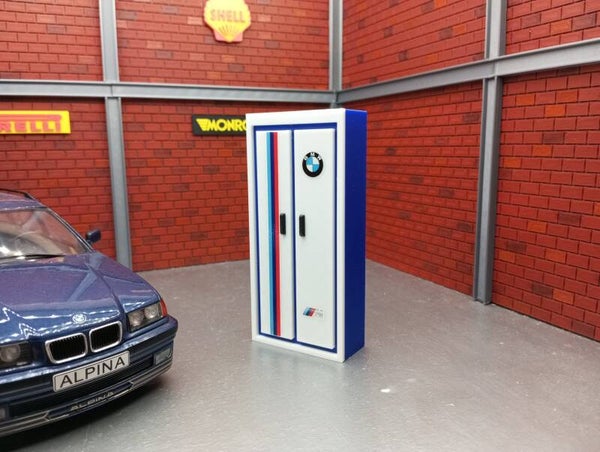 Armoire bmw pour diorama 1/18.