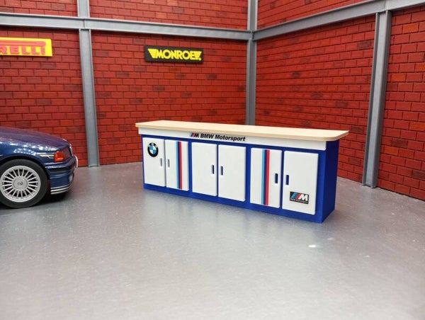 Meuble bas bmw pour diorama 1/18 .