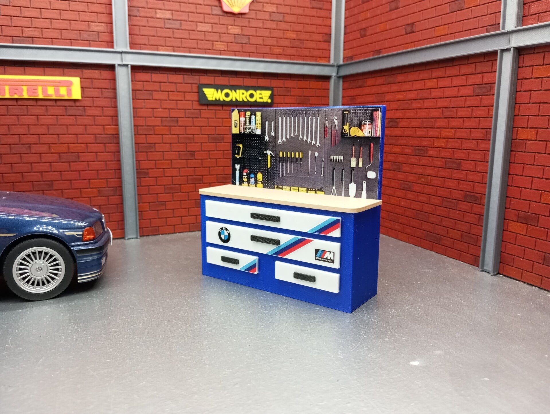 Etablis bmw pour diorama 1/18.