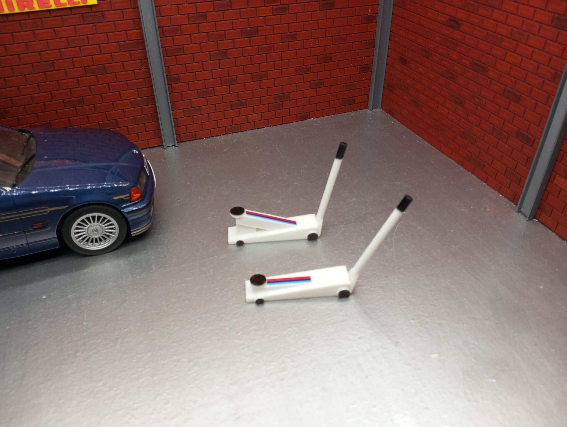 Crics bmw pour diorama 1/18.