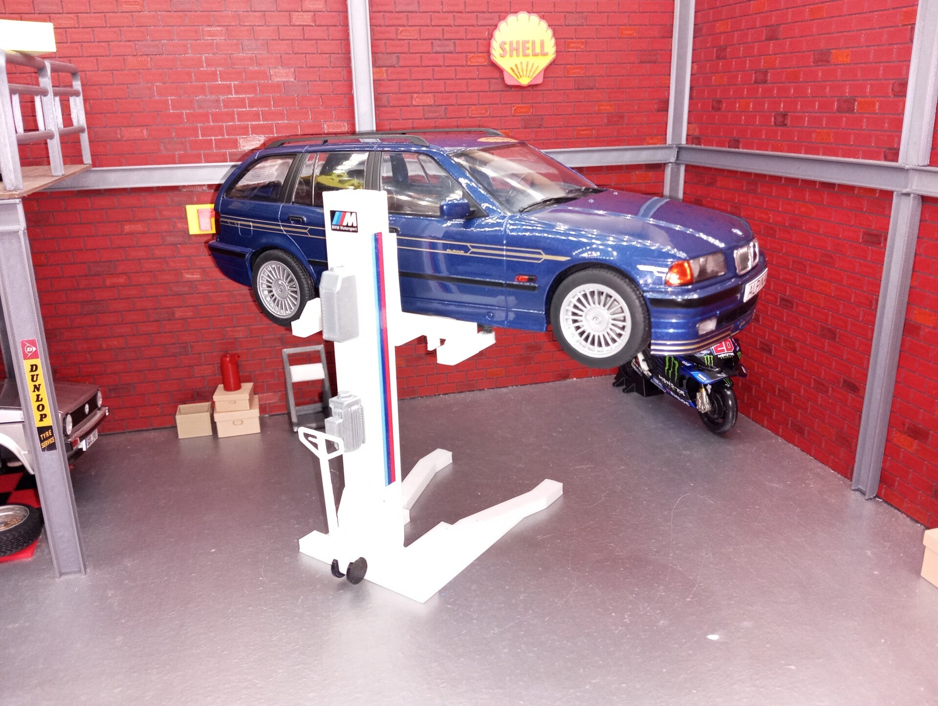 Pont mobile bmw pour diorama 1/18.