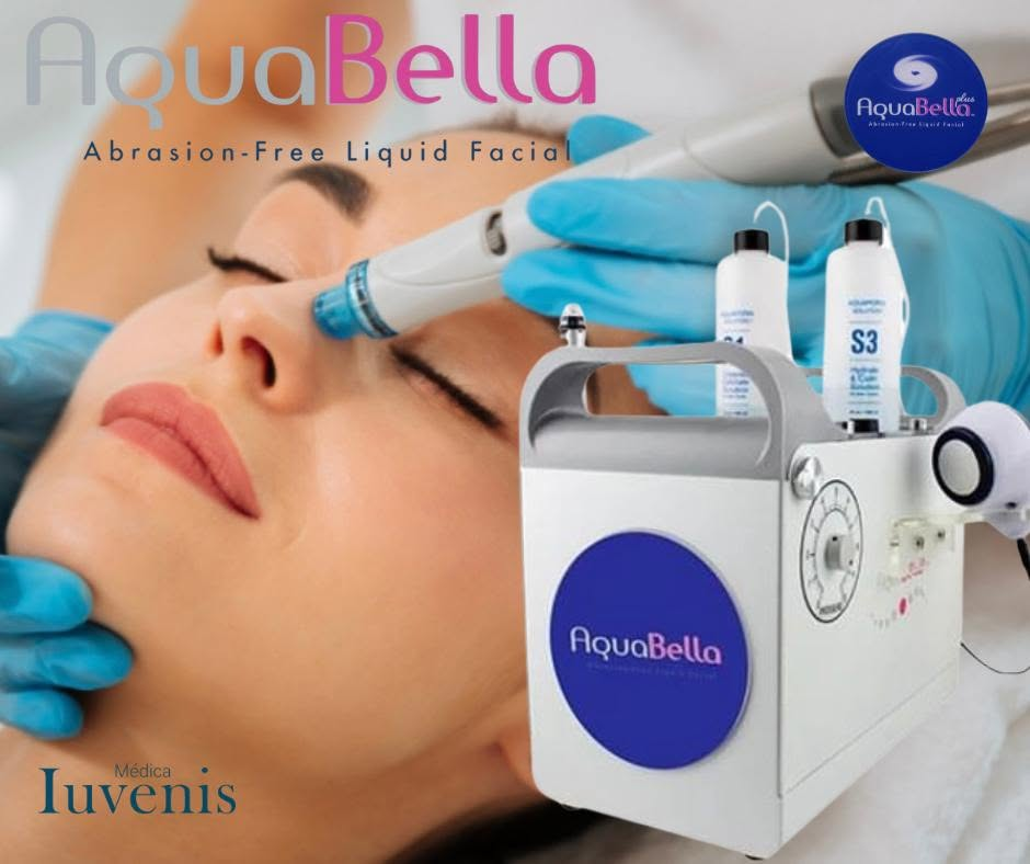 Una mujer realizándose una limpieza profunda con el equipo profesional Aquabella